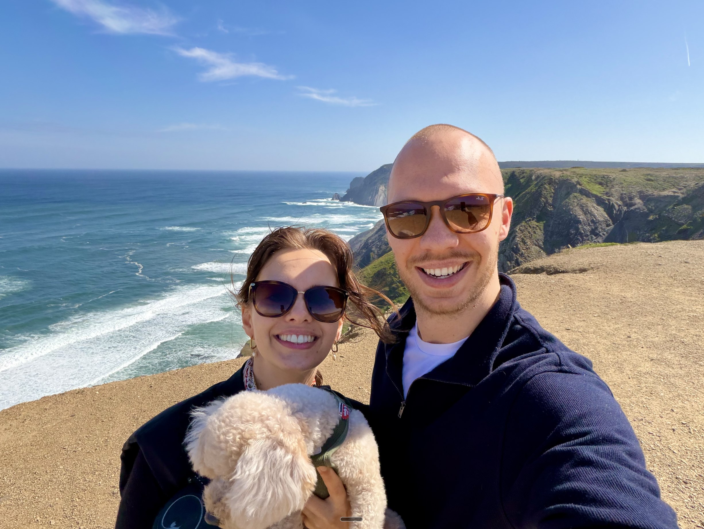 Anna en Bas Masséus met Teddy in Portugal